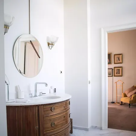 Doux Chateau Apartment Versailles