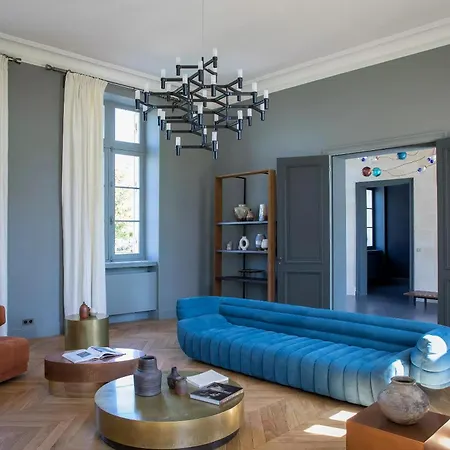 Doux Chateau Apartment *